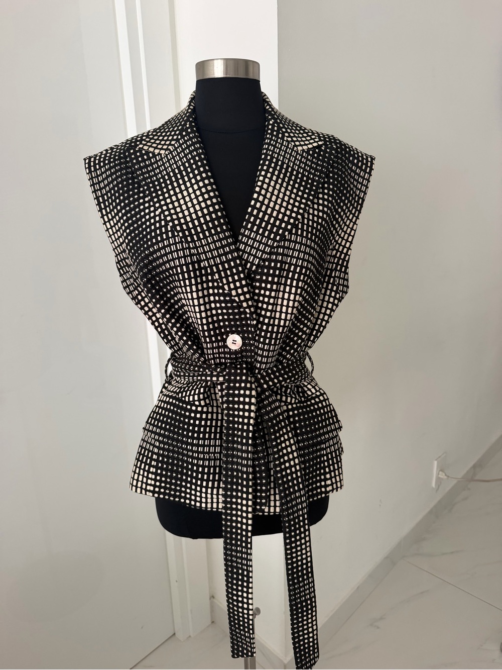 Escada Black & White Checked Sleeveless Tie-Waist Vest